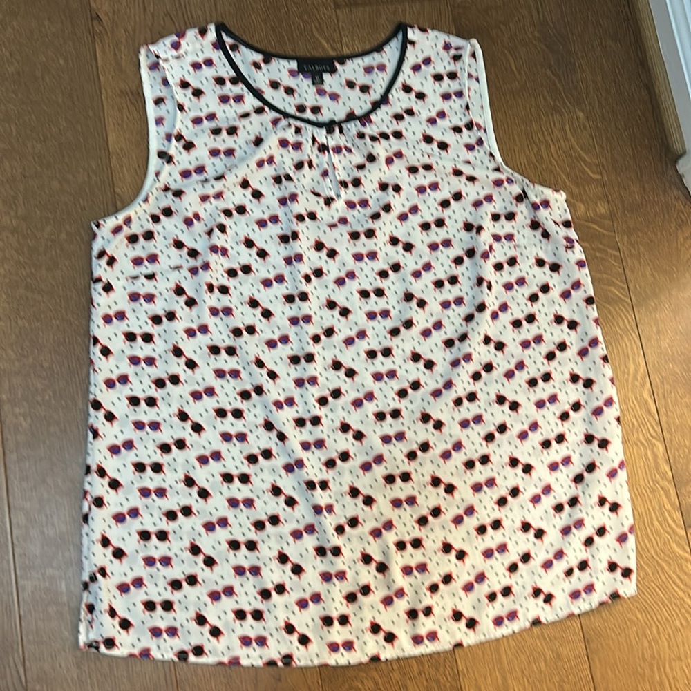 Sleeveless Sunglasses Print Top - Picture 11 of 11